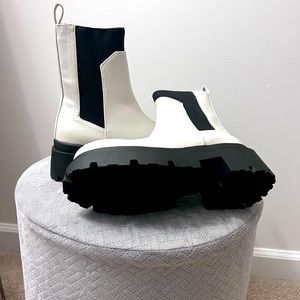 White and black women’s 5.5 platform stylish boot!! Brand new! Never worn!